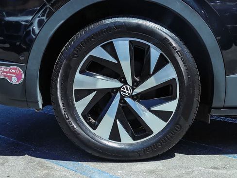 Used 2023 Volkswagen ID.4 Pro RWD image 11