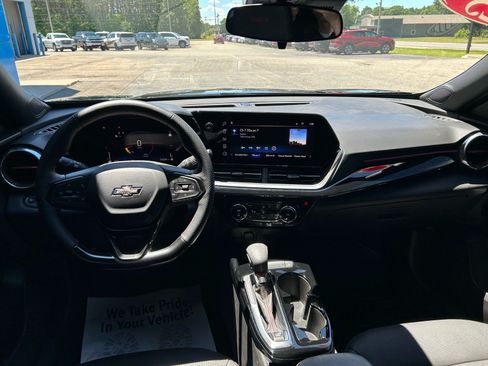 Used 2025 Chevrolet Trax RS w/ Driver Confidence Package FWD image 7