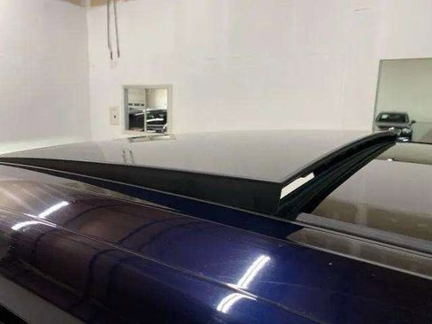 Used 2019 Porsche Cayenne w/ Premium Package image 25