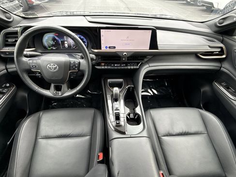 Used 2024 Toyota Crown Limited image 21