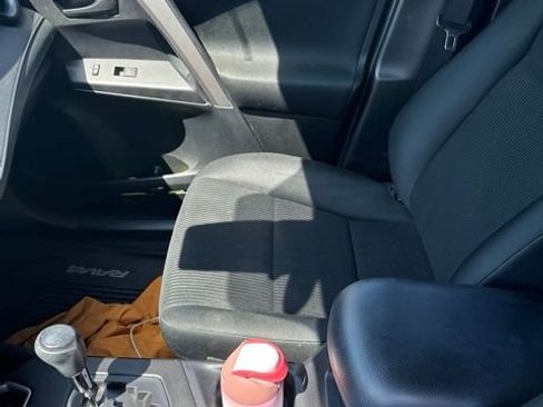Used 2018 Toyota RAV4 LE AWD/4WD image 6