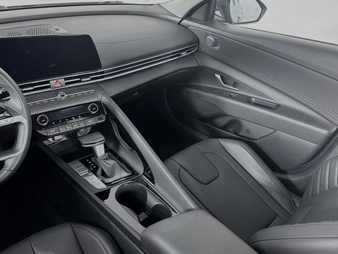 Used 2023 Hyundai Elantra Limited w/ Preferred Accessory Package FWD image 25