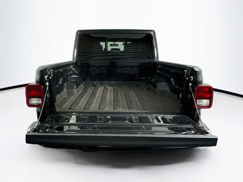 Used 2023 Jeep Gladiator Willys AWD/4WD image 27