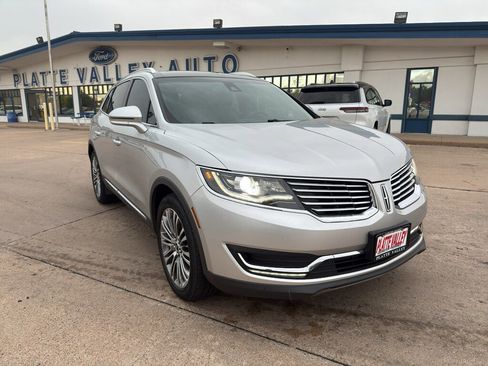 Used 2016 Lincoln MKX Reserve w/ Climate Package FWD image 2