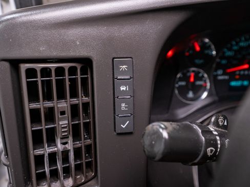 Used 2021 Chevrolet Express 2500 RWD image 26