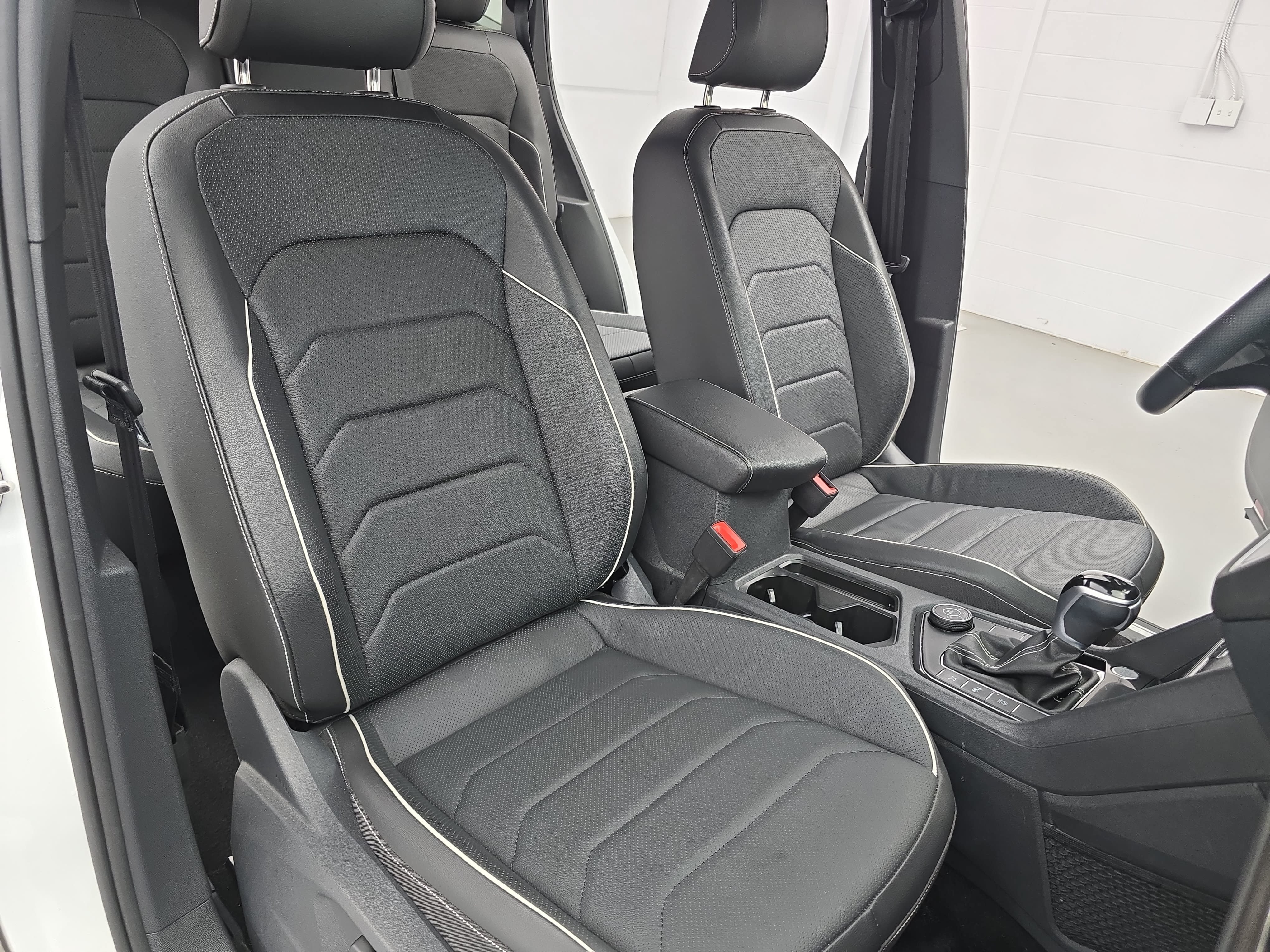 Certified 2024 Volkswagen Tiguan SEL R-Line AWD/4WD image 10