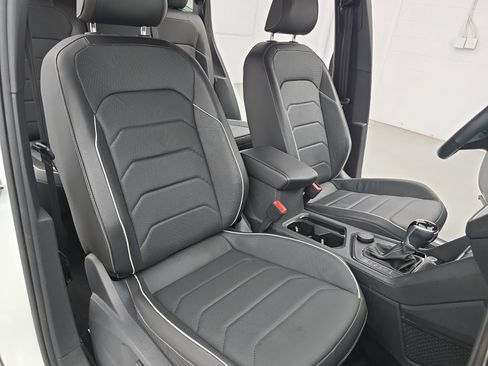 Certified 2024 Volkswagen Tiguan SEL R-Line AWD/4WD image 10