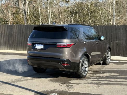 Certified 2025 Land Rover Discovery Dynamic SE image 5