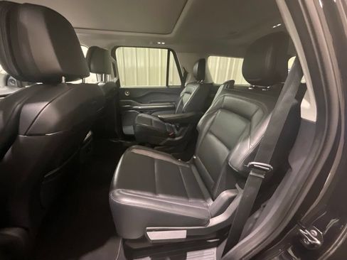Used 2025 Lincoln Navigator Reserve AWD/4WD image 11