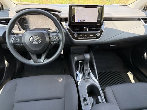 Used 2025 Toyota Corolla LE FWD image 21