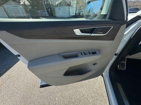 Used 2024 Volkswagen Atlas SEL Premium R-Line image 32