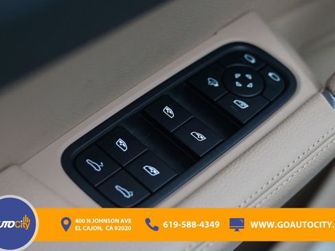 Used 2022 Porsche Cayenne Platinum Edition image 19