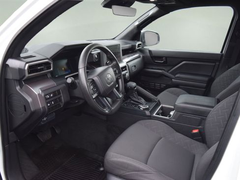 Used 2025 Toyota Tacoma SR5 AWD/4WD image 10