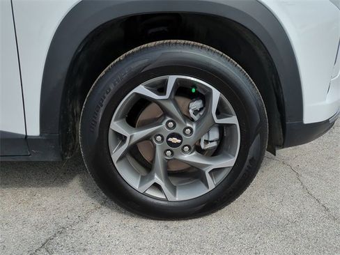 Certified 2025 Chevrolet Trax LT image 11