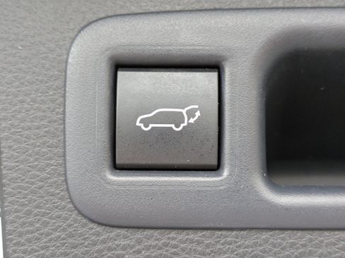 Used 2024 Toyota Highlander Limited AWD/4WD image 12
