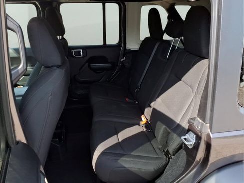 Used 2018 Jeep Wrangler Unlimited Sport S AWD/4WD image 28