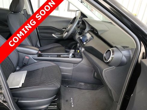 Used 2021 Nissan Kicks SV FWD image 6