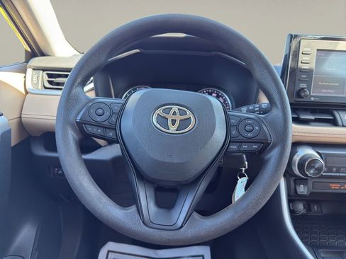 Used 2022 Toyota RAV4 LE image 10