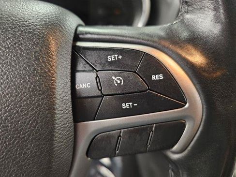 Used 2020 Jeep Grand Cherokee Laredo AWD/4WD image 18