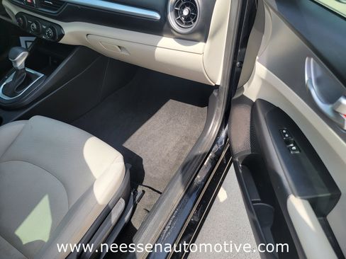 Used 2023 Kia Forte LXS w/ LXS Technology Package image 9