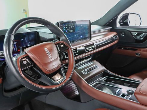Used 2025 Lincoln Aviator Reserve w/ Jet Appearance Package AWD/4WD image 23