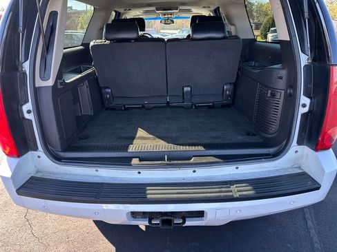 Used 2007 GMC Yukon XL SLT w/ SLT Preferred Equipment Group image 9