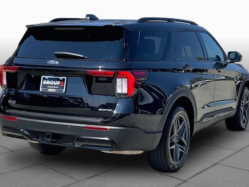 Used 2025 Ford Explorer ST-Line w/ ST-Line Street Pack AWD/4WD image 13