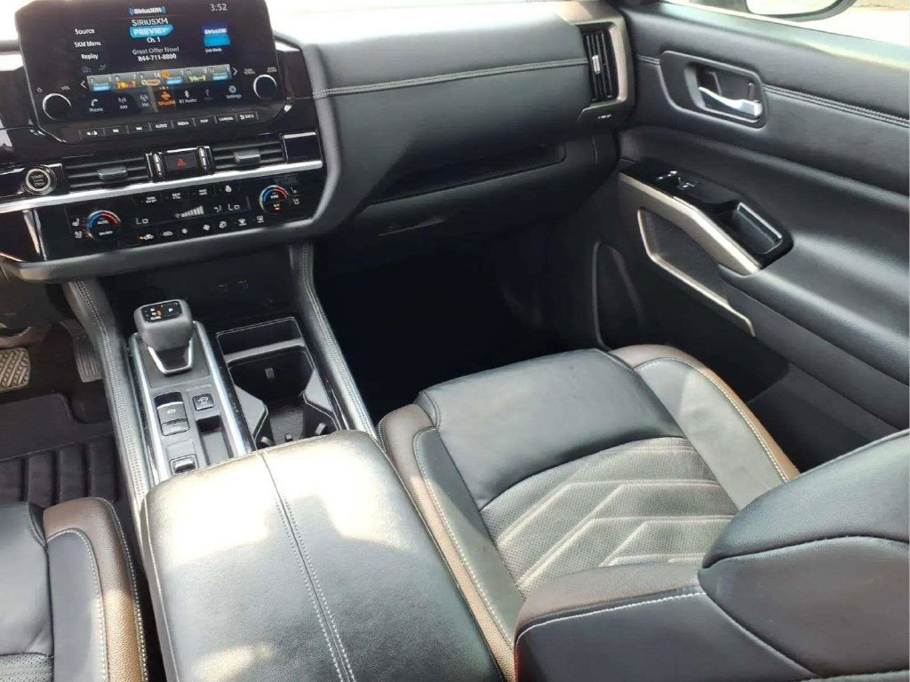Used 2024 Nissan Pathfinder Platinum w/ Black Appearance Package FWD image 19