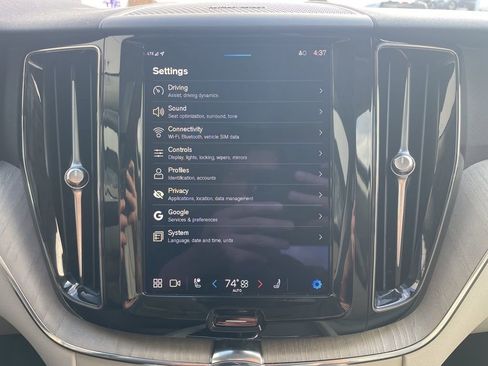 Certified 2023 Volvo XC60 B5 Plus w/ Climate Package image 33