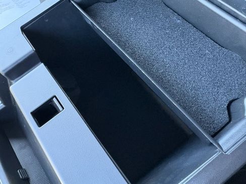 Used 2023 Ford Explorer XLT image 48