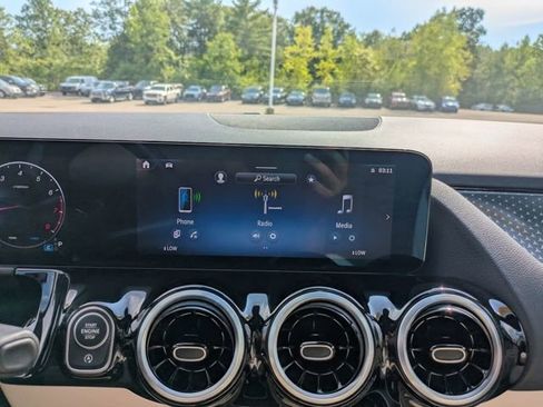 Used 2025 Mercedes-Benz GLA 250 4MATIC image 27