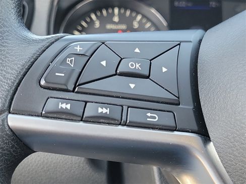 Used 2021 Nissan Rogue Sport S image 5