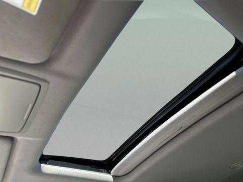 Used 2018 Honda CR-V Touring image 16