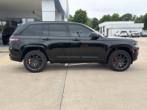 Used 2025 Jeep Grand Cherokee Summit AWD/4WD image 2