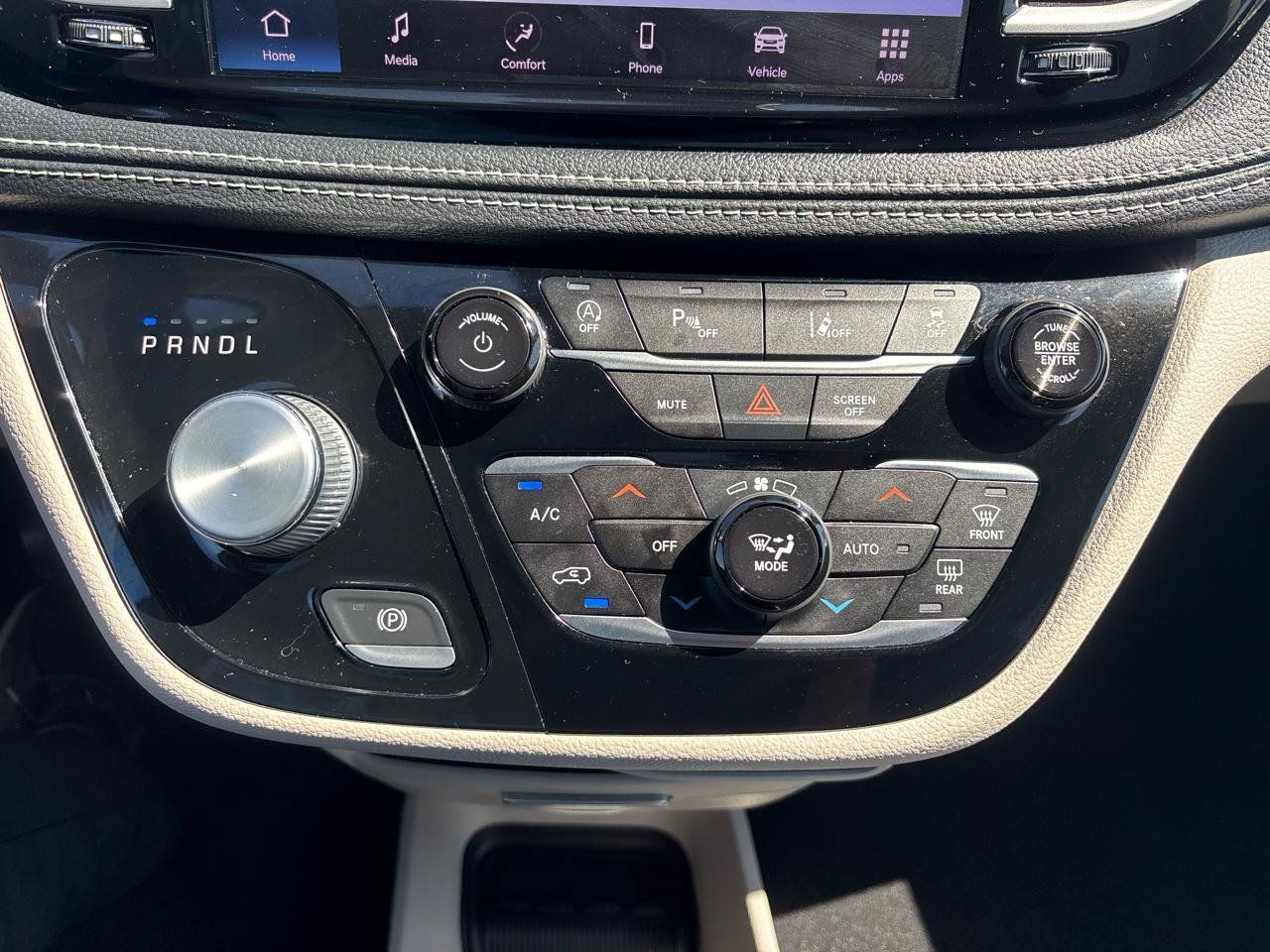 Used 2022 Chrysler Pacifica Touring-L FWD image 27