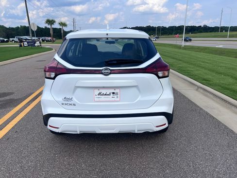 Used 2025 Nissan Kicks Play S FWD image 5
