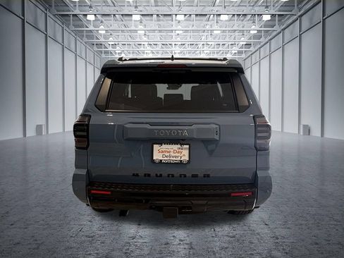 Used 2023 Toyota 4Runner SR5 Premium w/ Moonroof Package AWD/4WD image 6