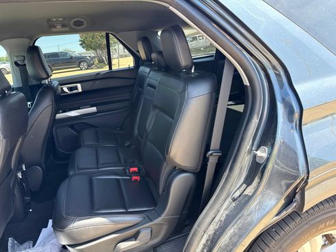 Used 2022 Ford Explorer XLT w/ Equipment Group 202A RWD image 11