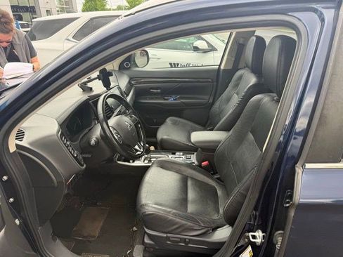 Used 2017 Mitsubishi Outlander SE AWD/4WD image 29