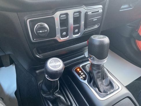 Used 2023 Jeep Wrangler Sport S image 27