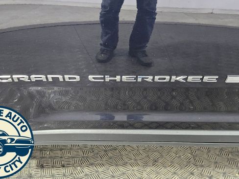 Used 2024 Jeep Grand Cherokee Limited AWD/4WD image 29
