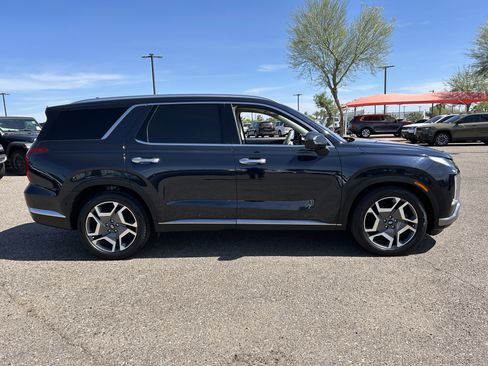Used 2023 Hyundai Palisade Limited FWD image 6