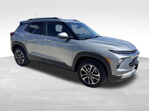 Certified 2025 Chevrolet TrailBlazer LT w/ LT Cold Weather Package AWD/4WD image 7