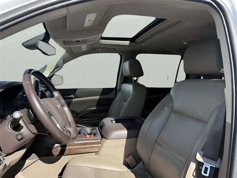 Used 2020 Chevrolet Suburban LT w/ Luxury Package image 14