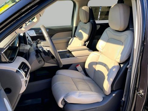 Used 2024 Lincoln Navigator Reserve AWD/4WD image 9