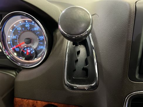 Used 2014 Chrysler Town & Country Touring w/ Trailer Tow Group image 22