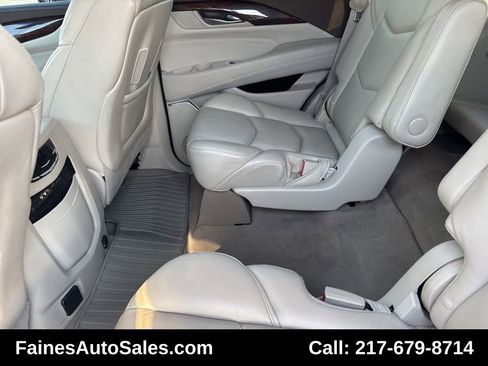 Used 2016 Cadillac Escalade Luxury image 32