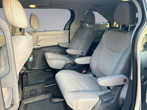 Used 2021 Toyota Sienna LE FWD image 29
