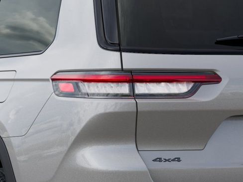 New 2025 Jeep Grand Cherokee L Altitude AWD/4WD image 9
