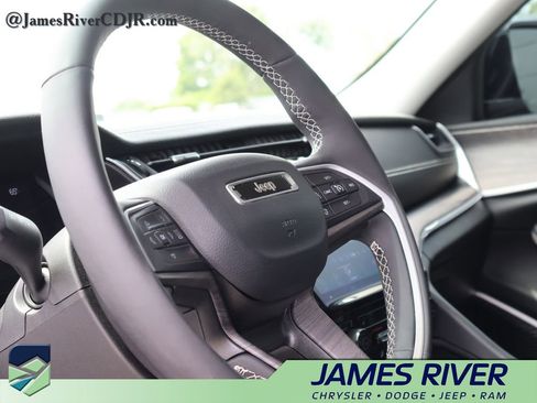Used 2024 Jeep Grand Cherokee Limited AWD/4WD image 25